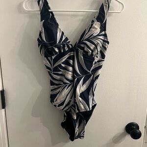 Cupshe Navy and White Leaf Print One Piece Swimsuit